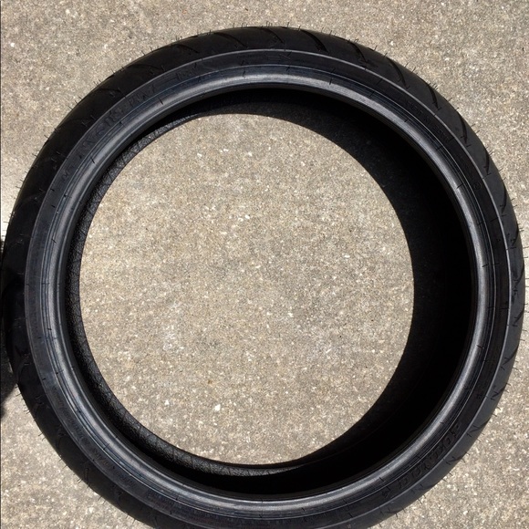 Dunlop tires 130/60/19 and 180/65/16 - Picture 5 of 5